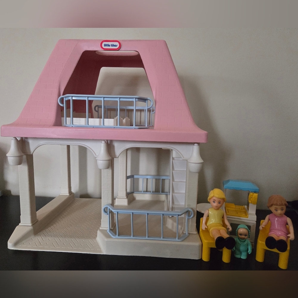 Vintage Little Tikes Grandmas House Family Dollhouse With Mom, Sister & Baby